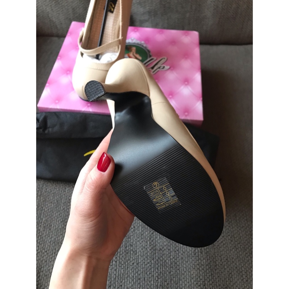 Pin Up Heels - Picture 3 of 5